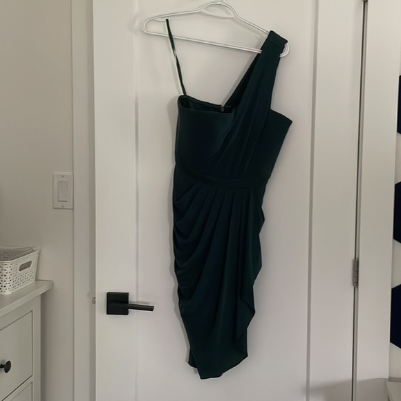 Beautiful dark green dress in excellent condition. - Picture 5 of 6